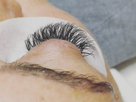 Extensiones de pestañas pelo a pelo