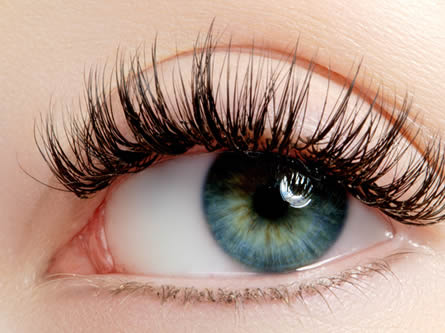 Extensiones de pestañas con volumen ruso