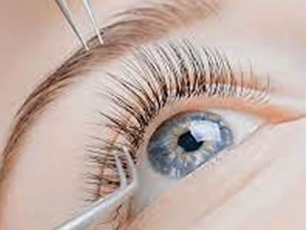 Extensiones de pestañas con volumen ruso